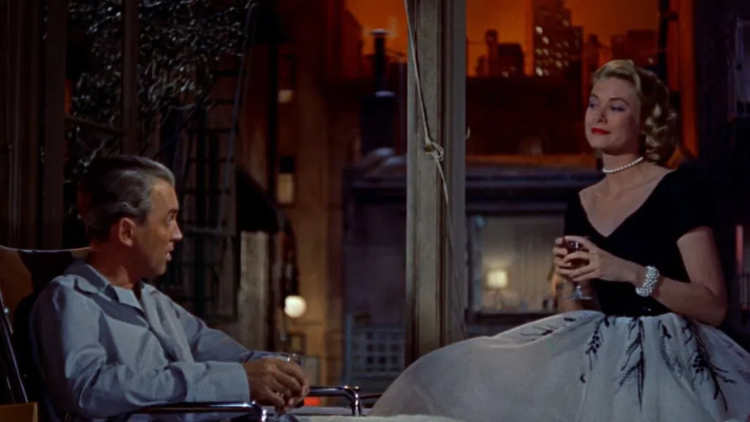 Rear Window screenshot 2