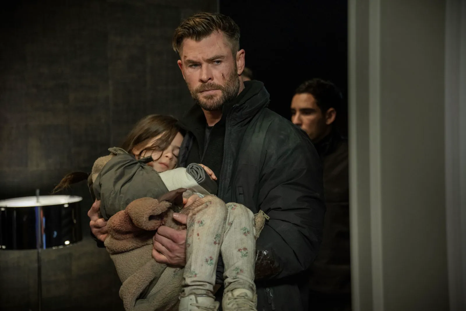 Chris Hemsworth as Tyler Rake in a still from 