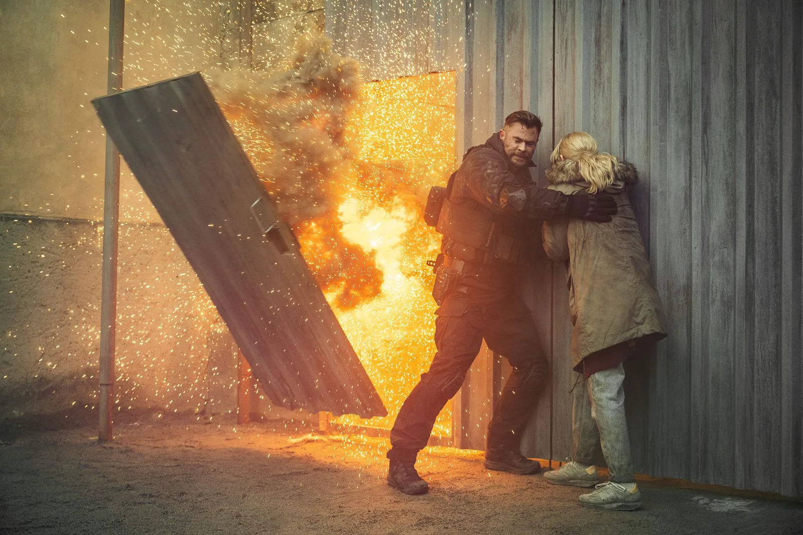 Chris Hemsworth as Tyler Rake in a still from 