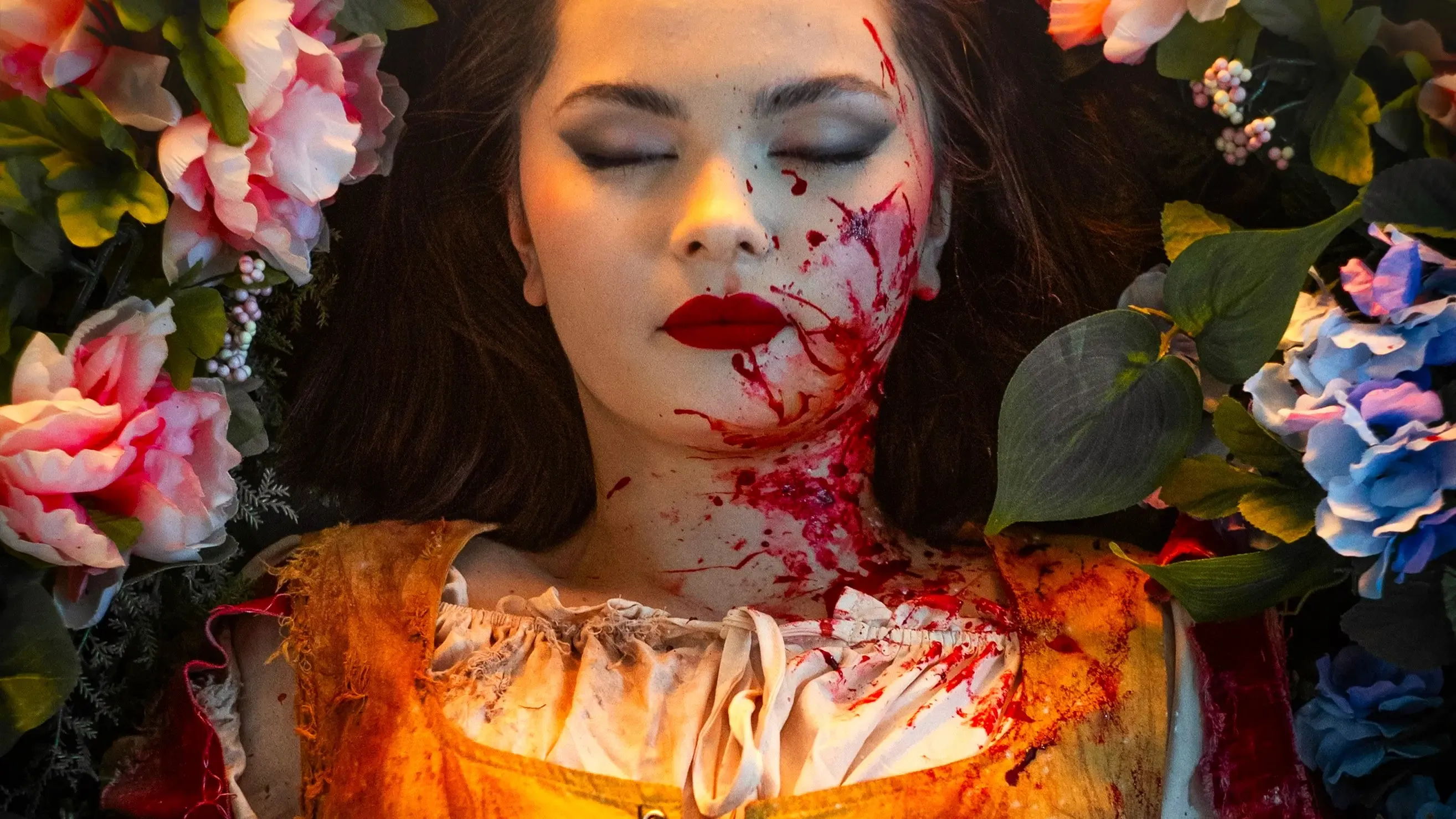Death of Snow White and murderous dwarves. The horror version of the famous fairy tale is a bizarre spectacle in the trailer.